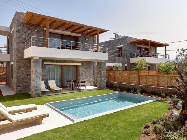 Villa Amelia with a swimming pool for rent in Crete.